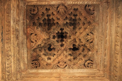 The ceiling of the Antemandapa,also elaborately carved.